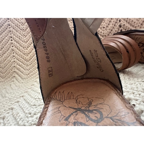 Remounted Leather Strap Sandals, Womens size 37 - Picture 7 of 7